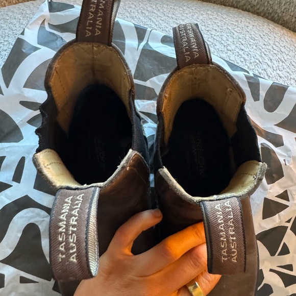 Blundstone Brown Ankle Boots with Elastic Gussets - Picture 6 of 9